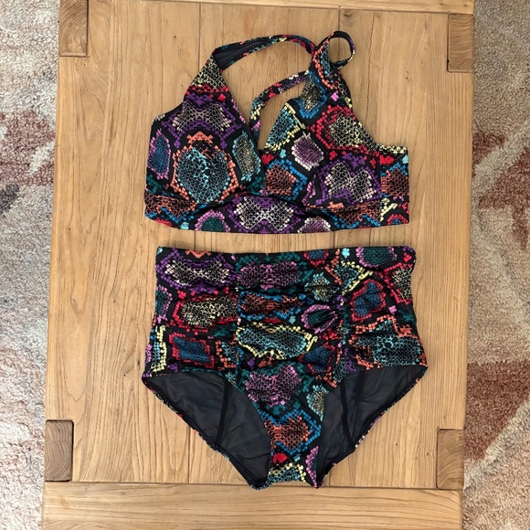 Torrid Wireless Shine Triangle Bikini Set, Multicolour Snake Print, 2X - Picture 1 of 4